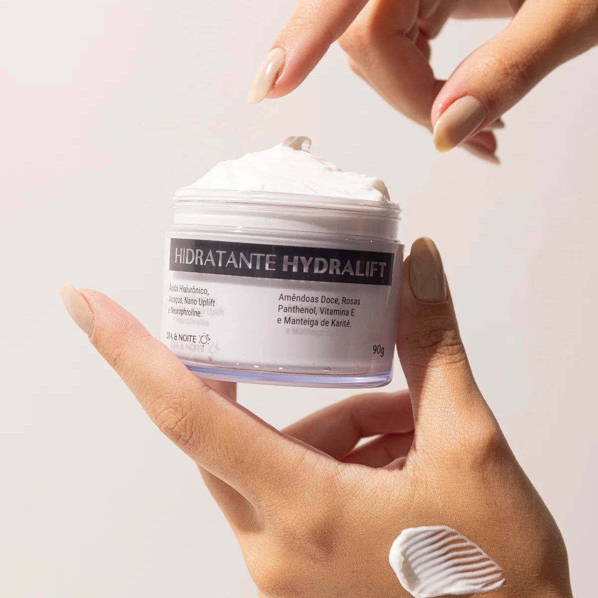 A ciência por trás da pele firme, lisa e luminosa.